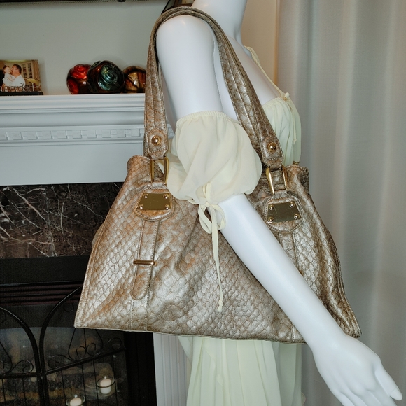 JESSICA SIMPSON LARGE FAUX SNAKESKIN TOTE SHOULDER BAG, METALLIC GOLD - Picture 2 of 15